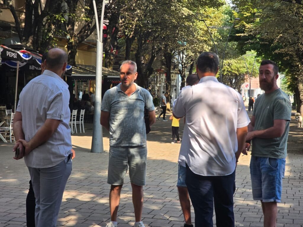 Protestë nga bizneset e pedonales, kërkojnë shtyrjen e afatit