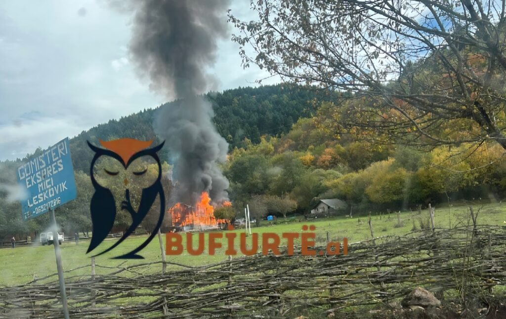 Zjarr në Leskovik, pamje të trishta – shtëpia e drurit merr flakë
