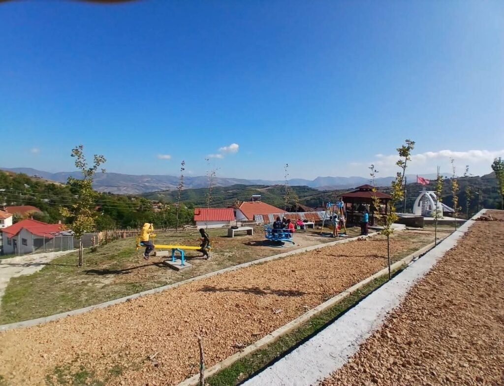 Mokër/Bashkia investon për hapsira çlodhëse e lojra në Velçan