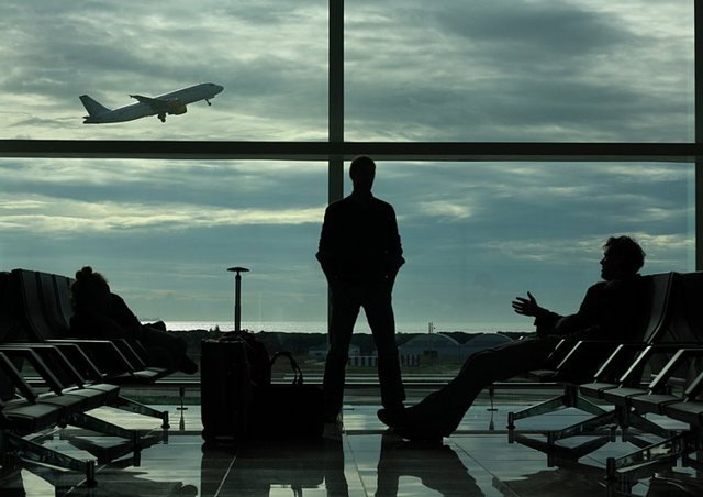 SHIFRAT/ Një në tre shqiptarë planifikon emigrimin, kërkojnë punë dhe jetesë më të mirë