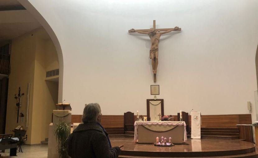 “Nëse kremtonim festat fetare, dënoheshim me burg”/ BIRN: Krishtlindjet në një vend ku Zoti ishte i ndaluar