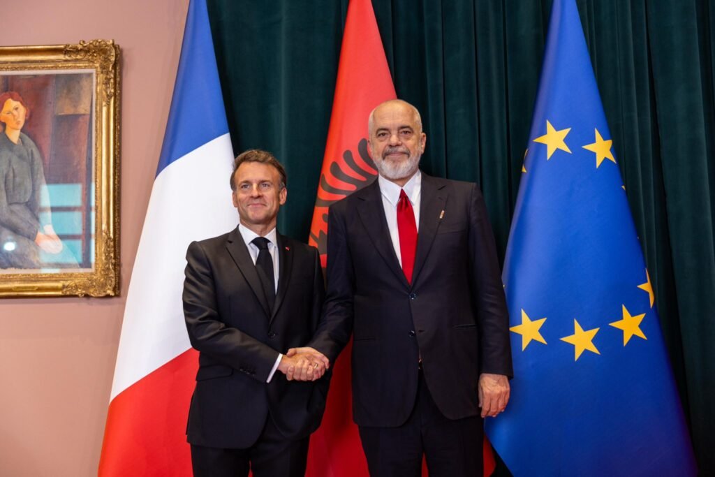 Nga vizita e Macron në Tiranë te drafti zyrtar, rilind pas rreth një shekulli Liceu Francez në Korçë