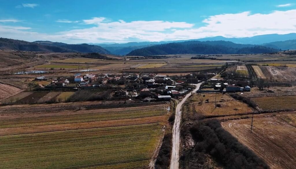 250 milion lek për 1.6km rrugë fshati në Devoll