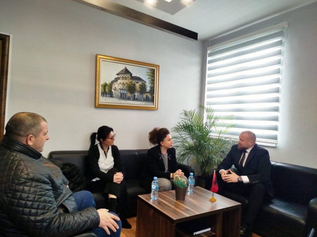 Prefektja e Qarkut Korçë zhvillon takim në ambientet e IEVP Korçë