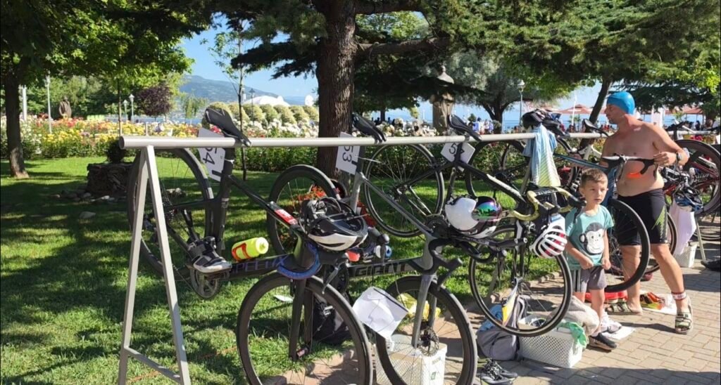 Spektakël sportiv në Pogradec, zhvillohet Triathloni i parë ndërkombëtar