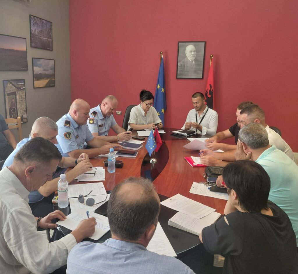 Prefektura e Korçës mbledh Sekretariatin Teknik të Emergjencave Civile, në fokus masat kundër zjarreve gjatë verës