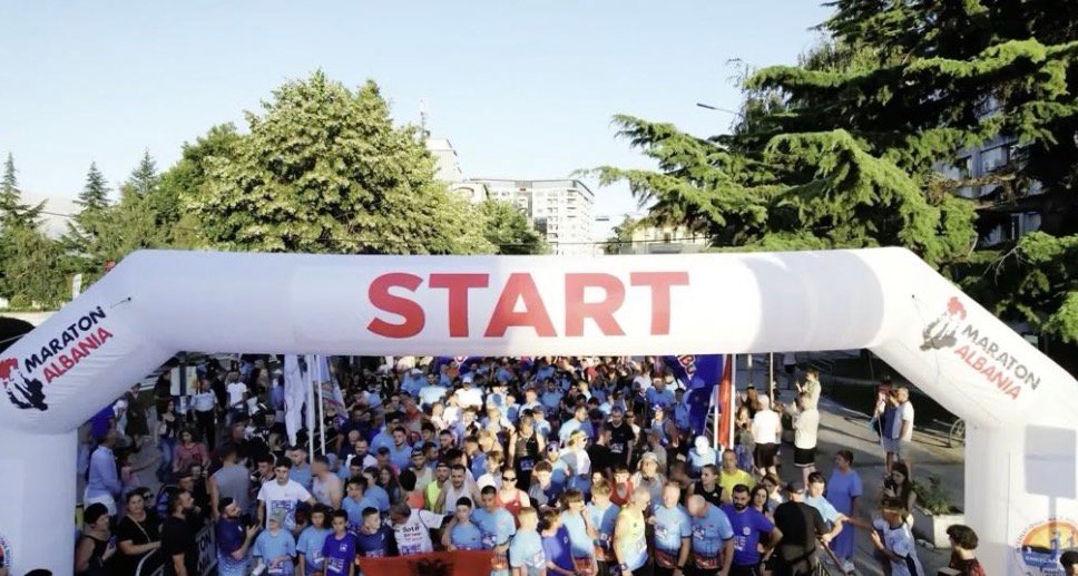 Mbi 550 atletë nga 40 vende të botës vrapojnë në Pogradec, Enkelana Marathon konfirmon prestigjin ndërkombëtar