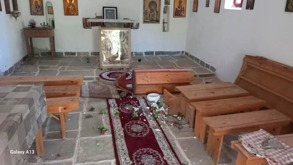 VANDALIZOHET KISHA E SHËN THANASIT NË SINICË, DËMTOHEN IKONAT DHE OBJEKTET KISHTARE