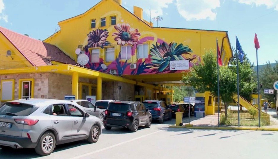 Rritet fluksi në Kapshticë dhe Qafë Thanë, mbi 80 mijë udhëtarë kaluan kufirin në katër ditët e para të gushtit