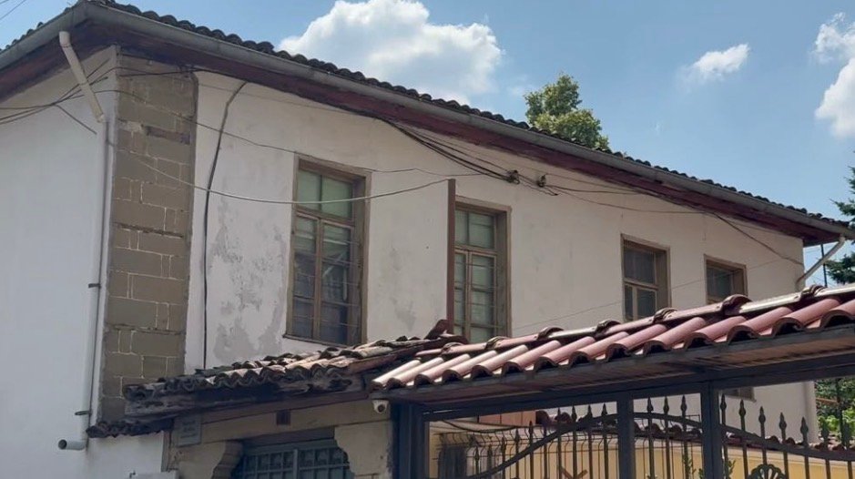 Protestantët synojnë rikthimin e Shkollës së Vashave në Korçë si muze