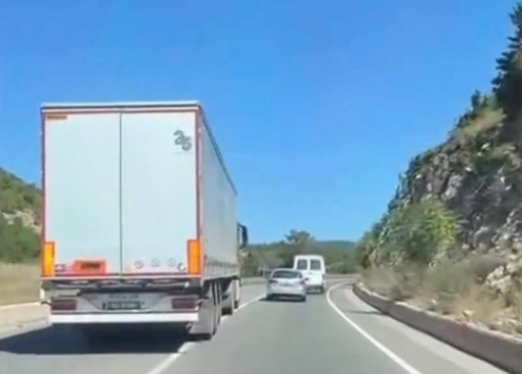 Parakalim i gabuar në aksin Pogradec- Qafë Thanë, gjobitet shoferi i kamionit. I pezullohet për 4 muaj patenta