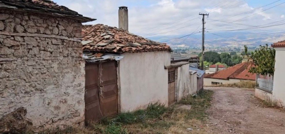 14 shtatori pa zilen e shkollës/ Fshati Neviçisht pranë Korçës zbrazet nga shpopullimi, nuk ka më asnjë nxënës