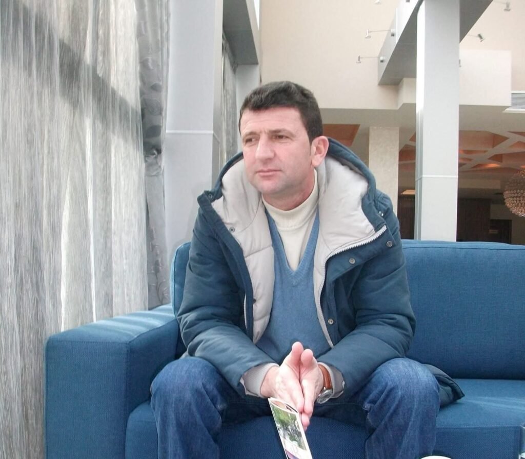 Prrenjas: Mori para për të ndihmuar personin e dënuar, arrestohet polici