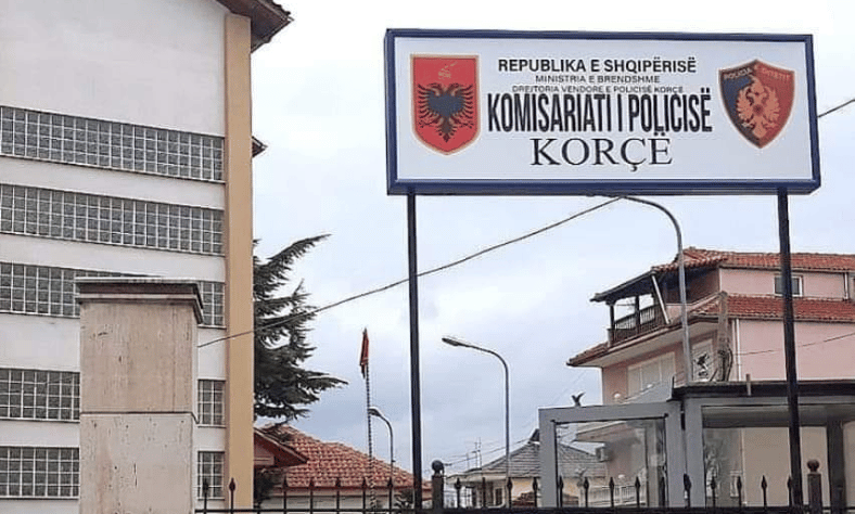 Gazetarja korçare dhe i ati kërcënohen nga simpatizantë të PD, reagon policia
