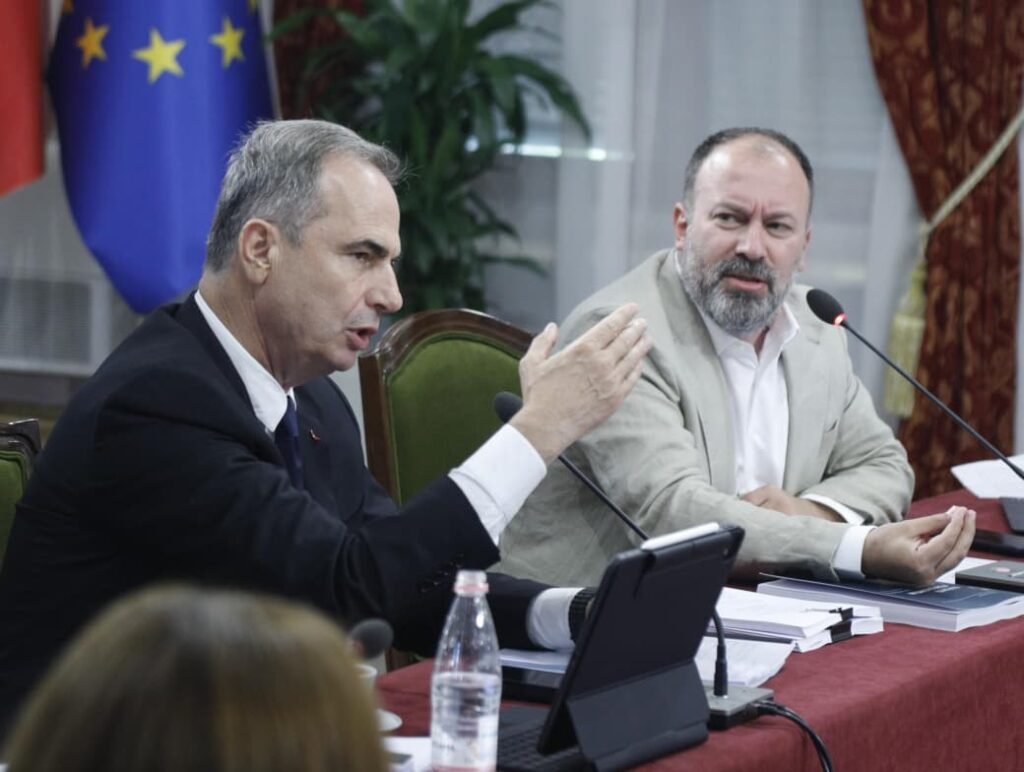 Jo vetëm Bashkitë, do shkrihen edhe Këshillat Bashkiakë: Ja si do zgjidhen këshilltarët, për të përfaqësuar qytetet që mbeten pa bashki