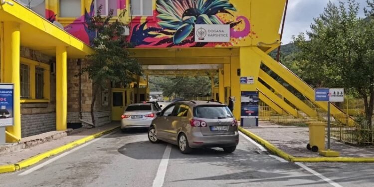 Kursejnë deri në 20%, korçarët e bëjnë pazarin në Kostur! U del më lirë përtej kufirit, shkojnë të organizuar me autobusë